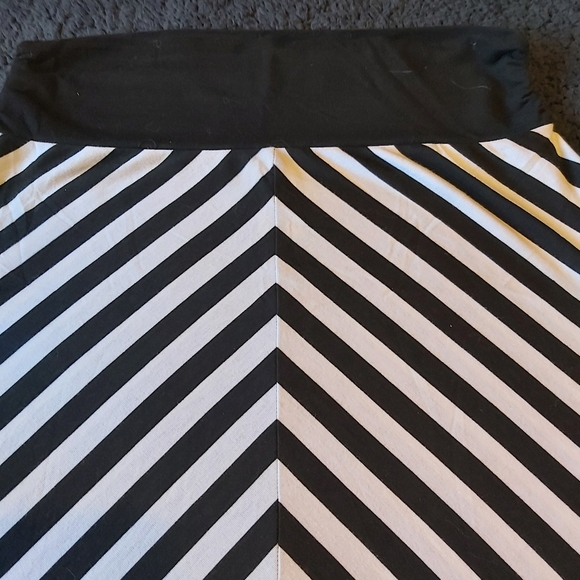 2/$20 Striped maxi skirt - Picture 2 of 4